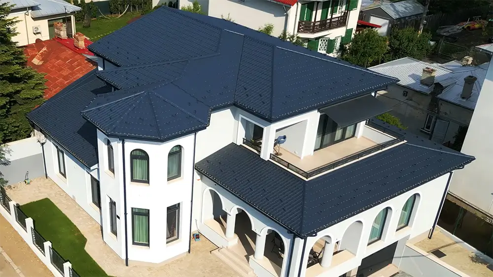 Daily, finisaj Briliant Duo, culoare albastru închis – RAL 5008, proiect rezidențial