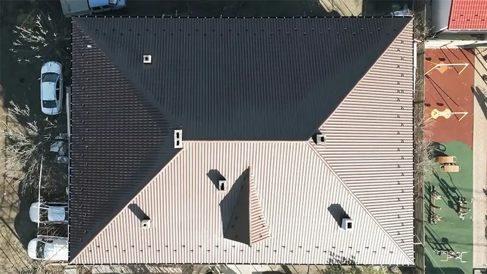 Daily Smart, finisaj Fresco, culoare maro ciocolatiu – RAL 8017, proiect rezidențial