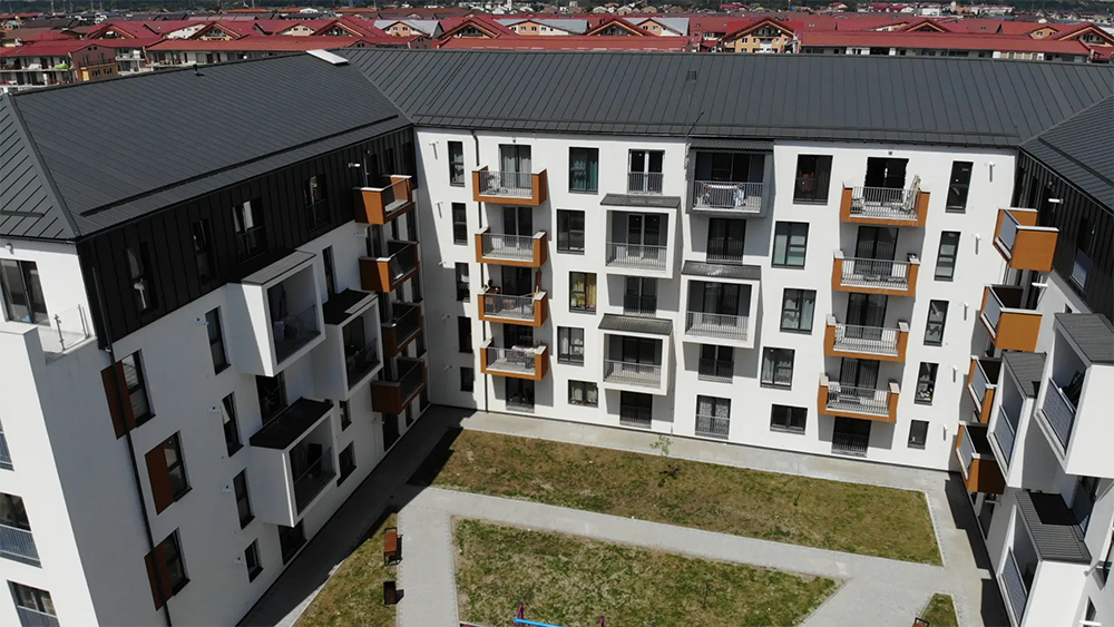 Canto Plat, finisaj Briliant Duo, culoare gri antracit – RAL 7016, proiect rezidențial